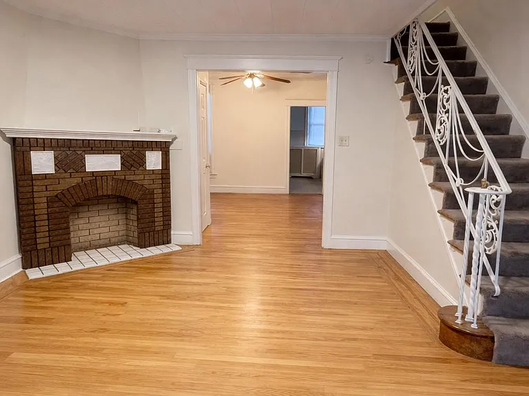 652 Jamestown St — Photo 3