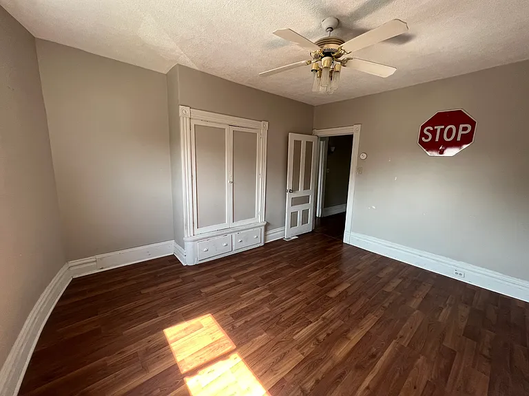 627 College St #1 — Photo 17