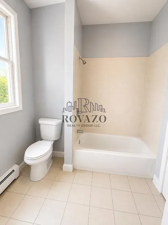 3 bed, 700 sqft, $1,800 — Photo 3