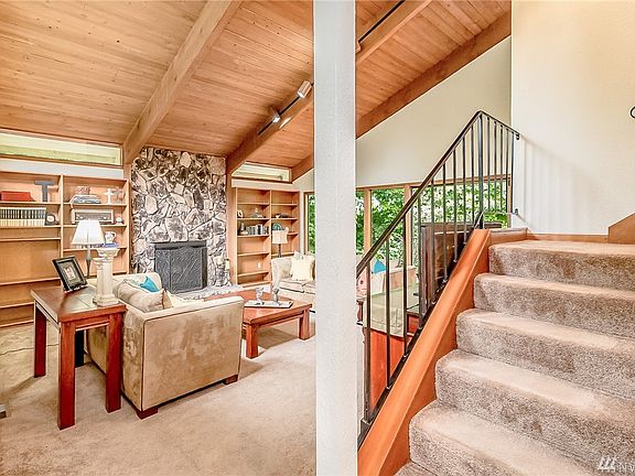 3rd image of 18322 Larch Way