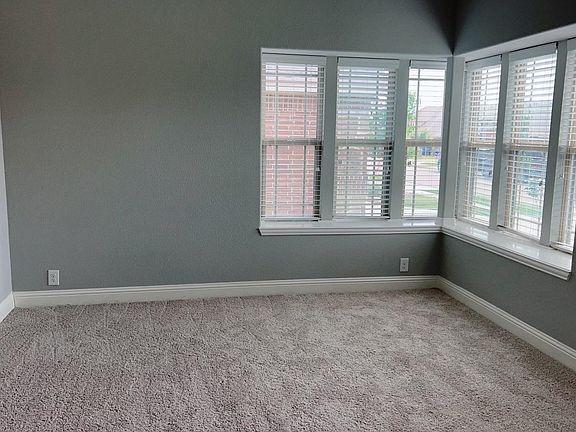 3rd image of 110 Valverde Ln