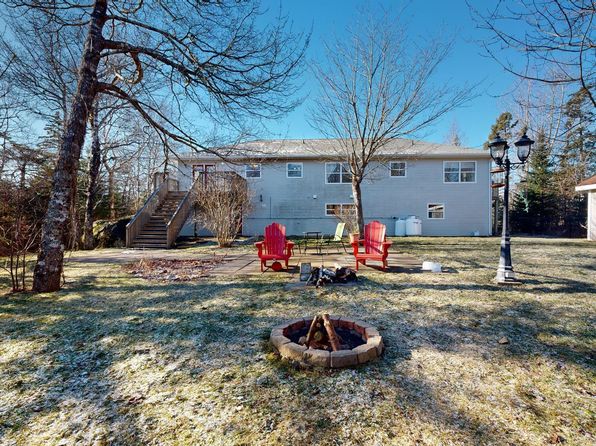 35 Sarah Ingraham Dr, Halifax, NS B3V 1N2