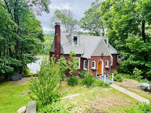 51 Lake Drive, Lake Peekskill, NY 10537