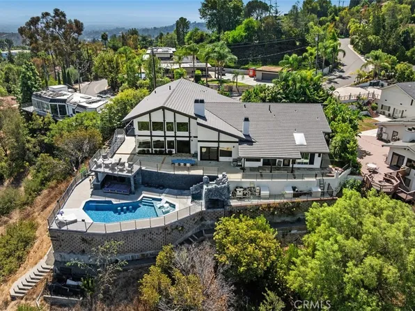 1711 Sirrine Dr, Santa Ana, CA 92705