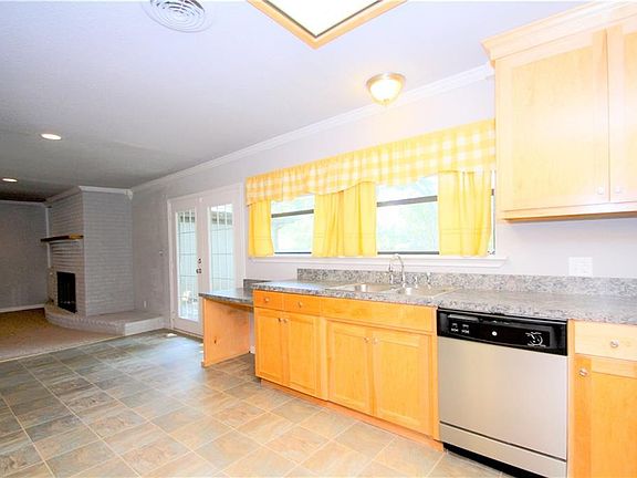 4th image of 5741 Wedgmont Cir N