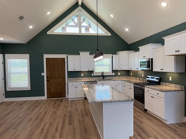 105 Adams Dr — Photo 10