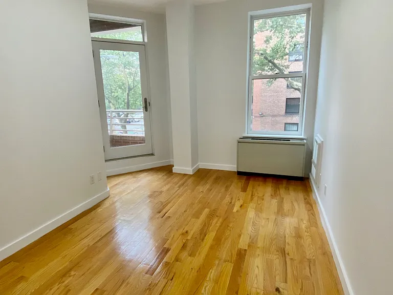 367 Waverly Ave #2D — Photo 5