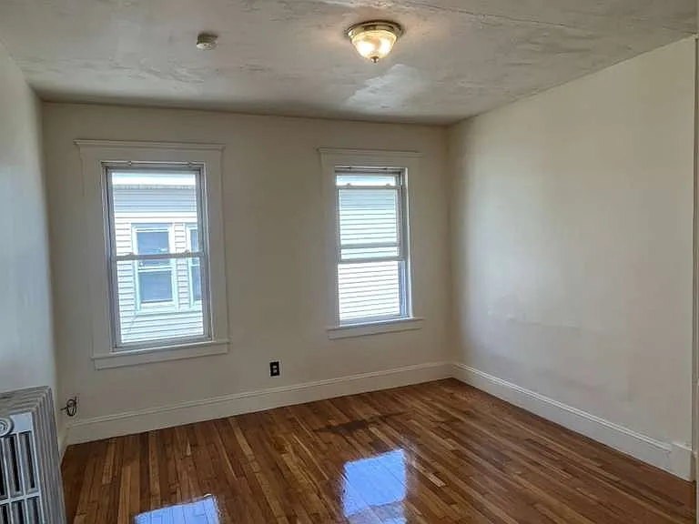 827 Hyde Park Ave — Photo 6