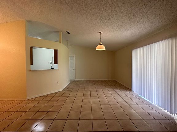 3rd image of 707 Waxwing Ct