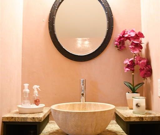 Tiled entry way.