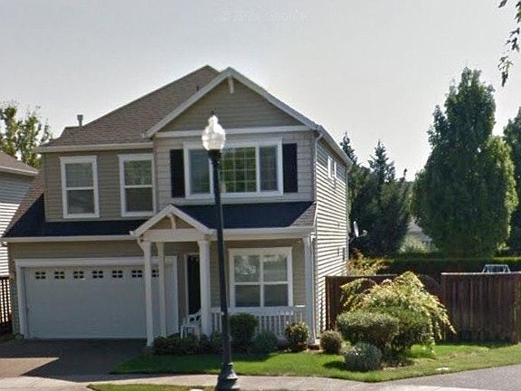 Front as seen from cul-de-sac