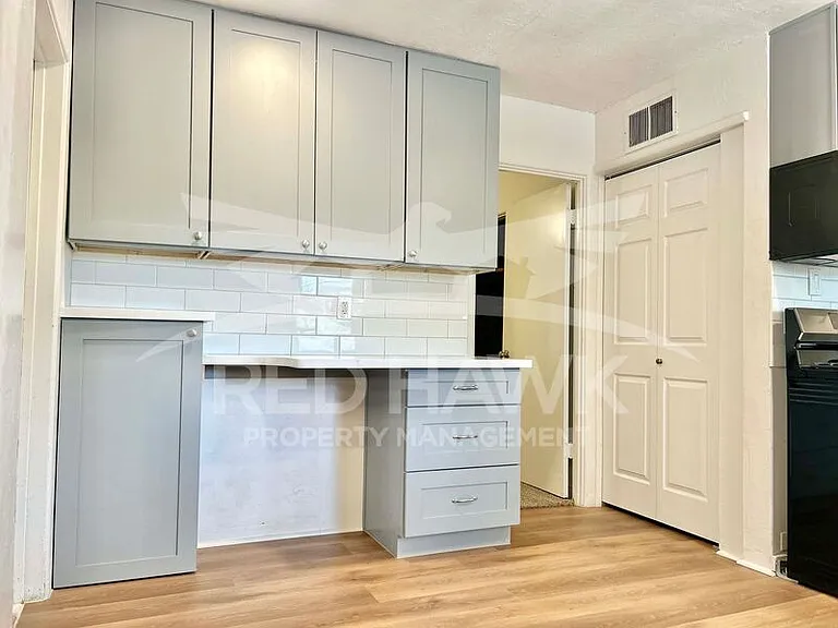 751 W 3rd Pl — Photo 8