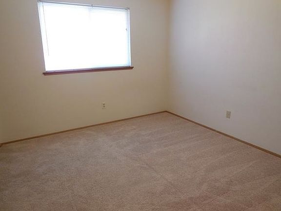 5th image of 6125 54th Dr NE