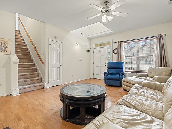 3rd image of 8122 Marshall Brae Dr