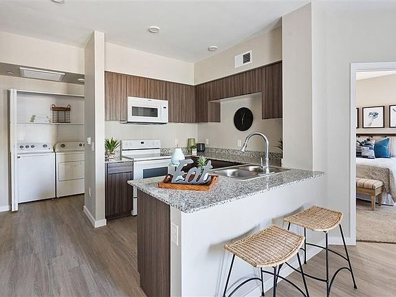 4th image of 11580 W Corporate Dr #2B-2Ba-1680Sqft