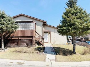 15 W Pinecliff Close NE, Calgary, AB T1Y 4N3