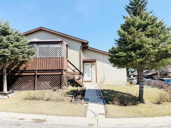 15 W Pinecliff Close NE, Calgary, AB T1Y 4N3