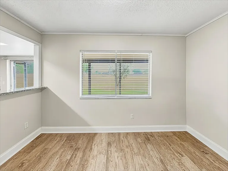 1171 La Mesa Ave — Photo 17