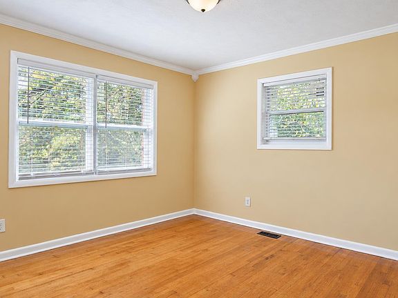 3rd image of 1605 Linwood St SW