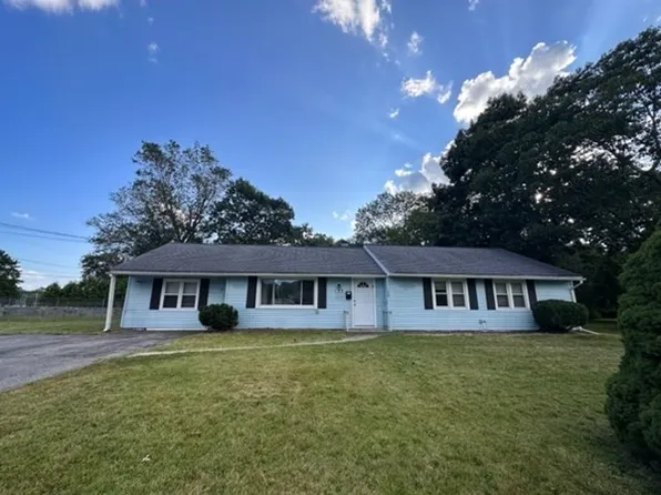 133 Lazywood Ln, Swansea, MA 02777