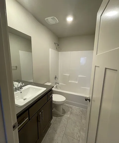 secondary full bath