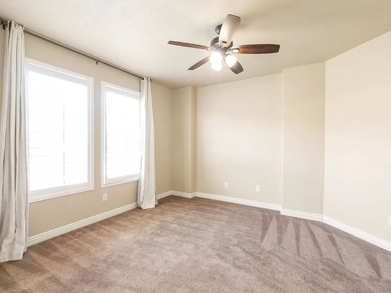 148 W 3360 N — Photo 11
