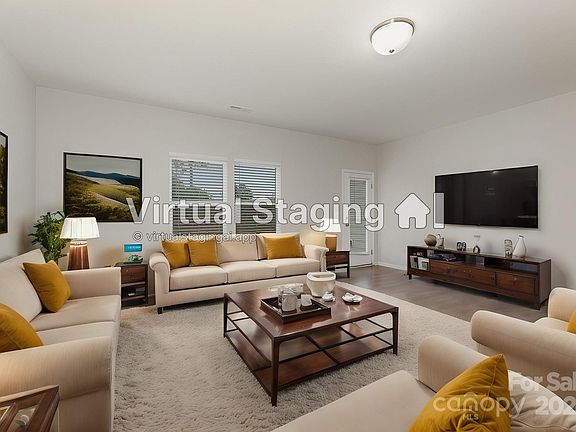3rd image of 103 Jana Dr