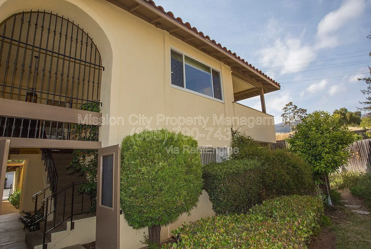 2 bed, 2.0 bath, 1100 sqft, $4,485 — Photo 2