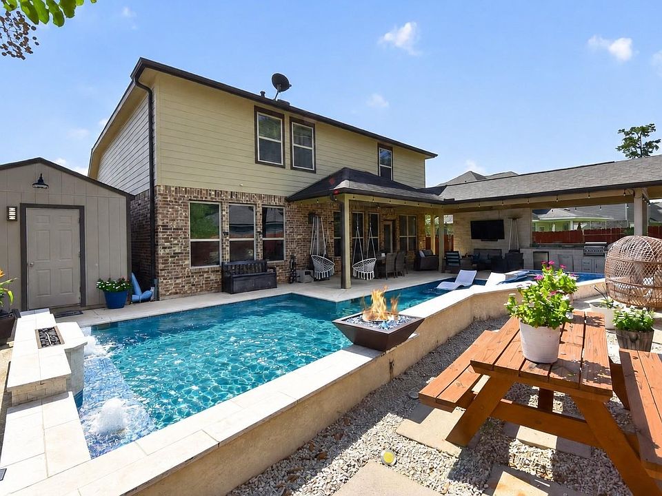 1st image of 802 S Chamfer Way
