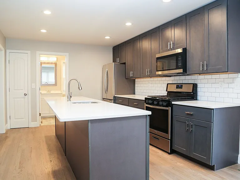 517 Admiral St — Photo 10