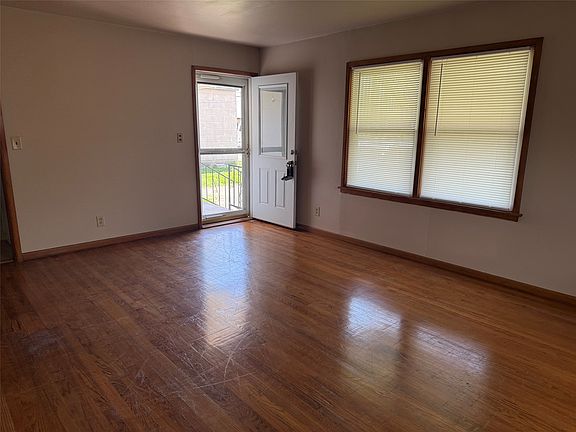 2nd image of 228 SE Avondale Ave