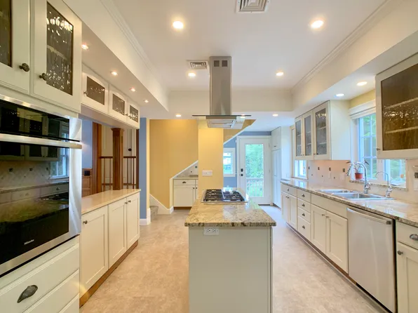 (undisclosed Address), Newport, RI 02840