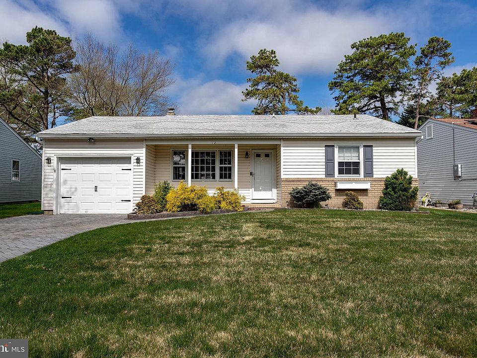 1st image of 13 Nostrand Dr