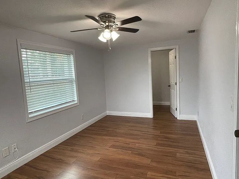 1395 Ambassador Dr — Photo 18