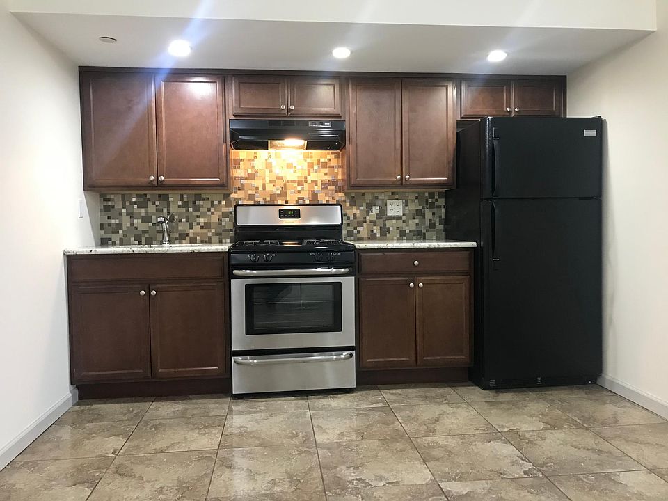 1st image of 85 Archwood Ave