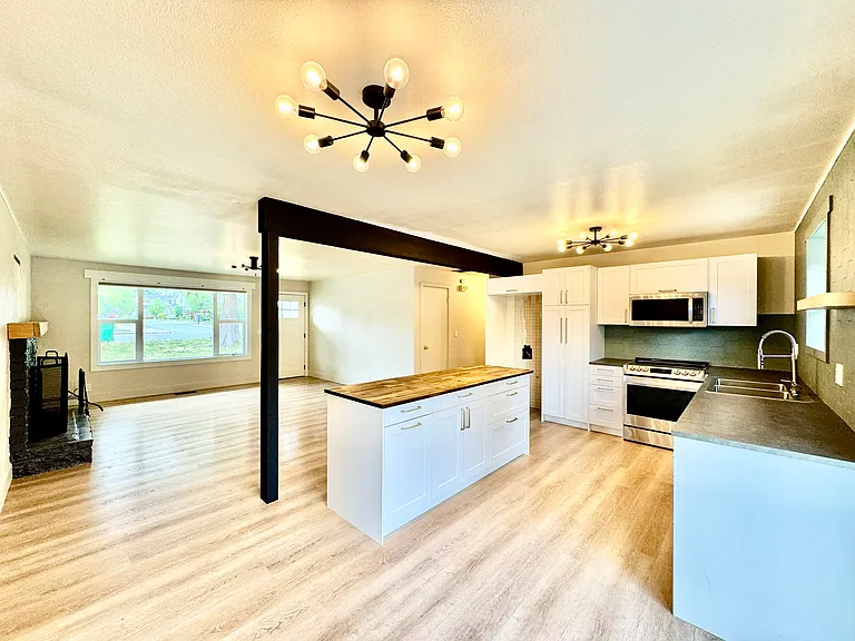 18 Jonathan Rd — Photo 5