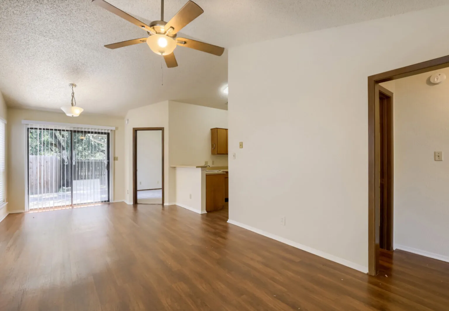 2 bed, 2.0 bath, 900 sqft, $1,525 — Photo 3