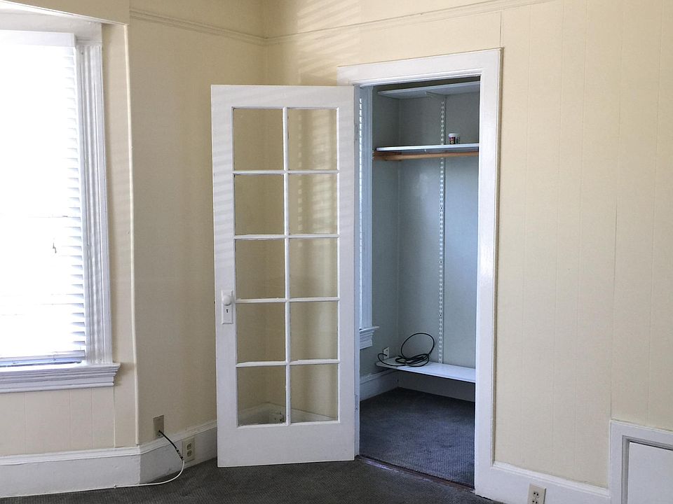 Living room & walk in closet