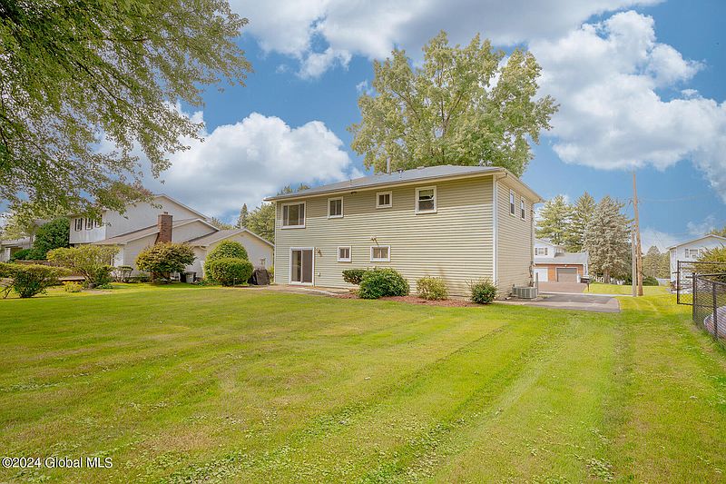 4th image of 21 Fairlawn Drive
