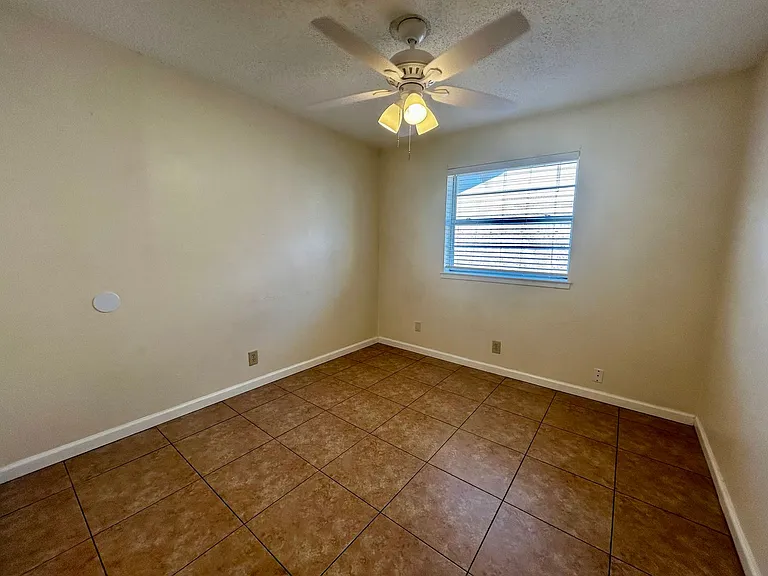 5908 Derek Dr — Photo 14