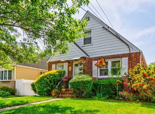 36 Liberty Blvd, Valley Stream, NY 11580
