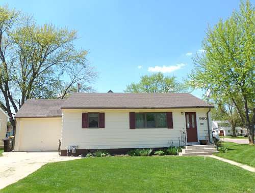 960 Lakeview Avenue, Windom, MN 56101