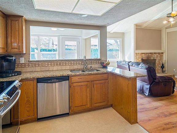 5th image of 307 W Ash Ln