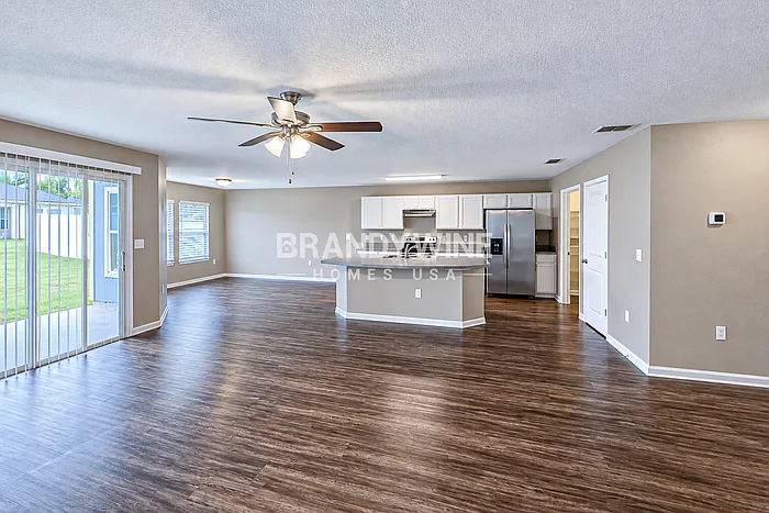 3 bed, 2.0 bath, 1716 sqft, $2,045 — Photo 4