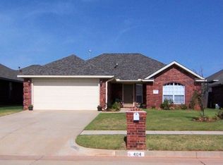 404 S Castle Ridge Ln, Mustang, OK 73064