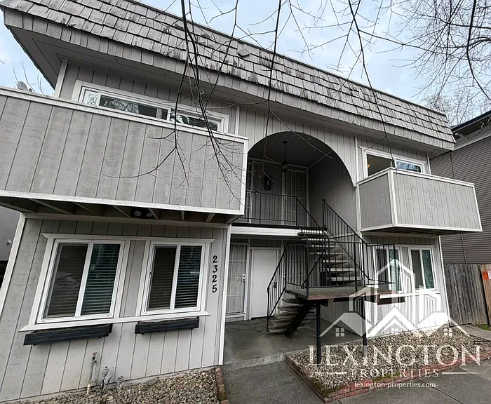 2325 I St #4 — Photo 2
