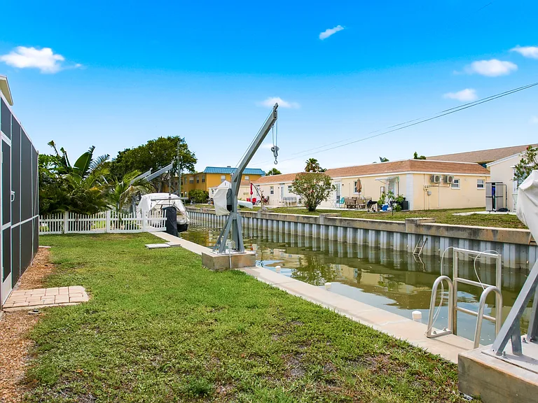580 Baywood Dr W — Photo 41