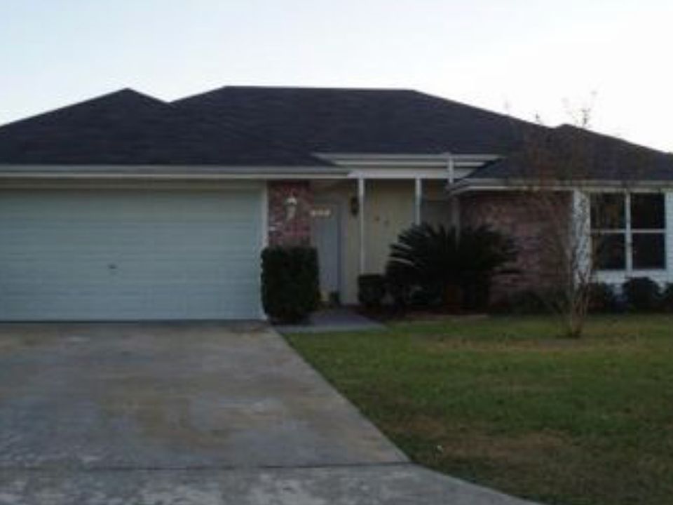 1st image of 905 Inverery Dr