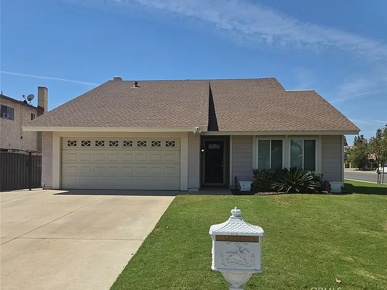 2632 S Augusta Ave — Photo 1