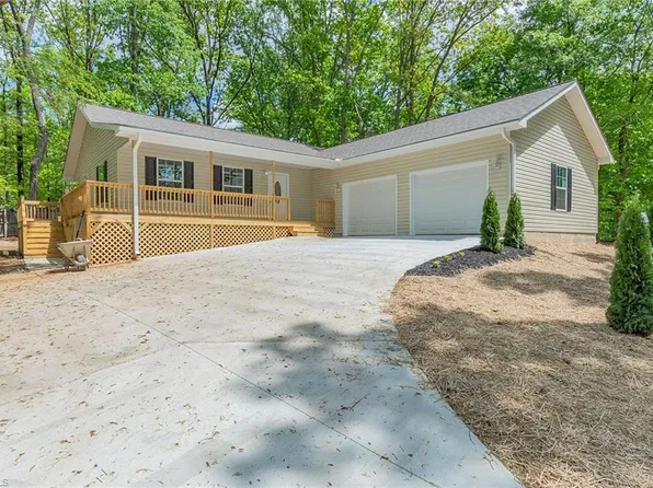 509 E Holly Hill Rd, Thomasville, NC 27360